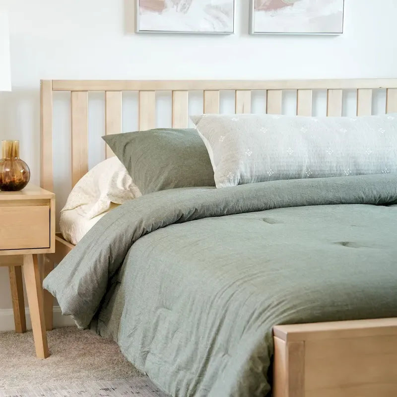 Letto matrimoniale moderno Plank and Beam con testiera a doghe